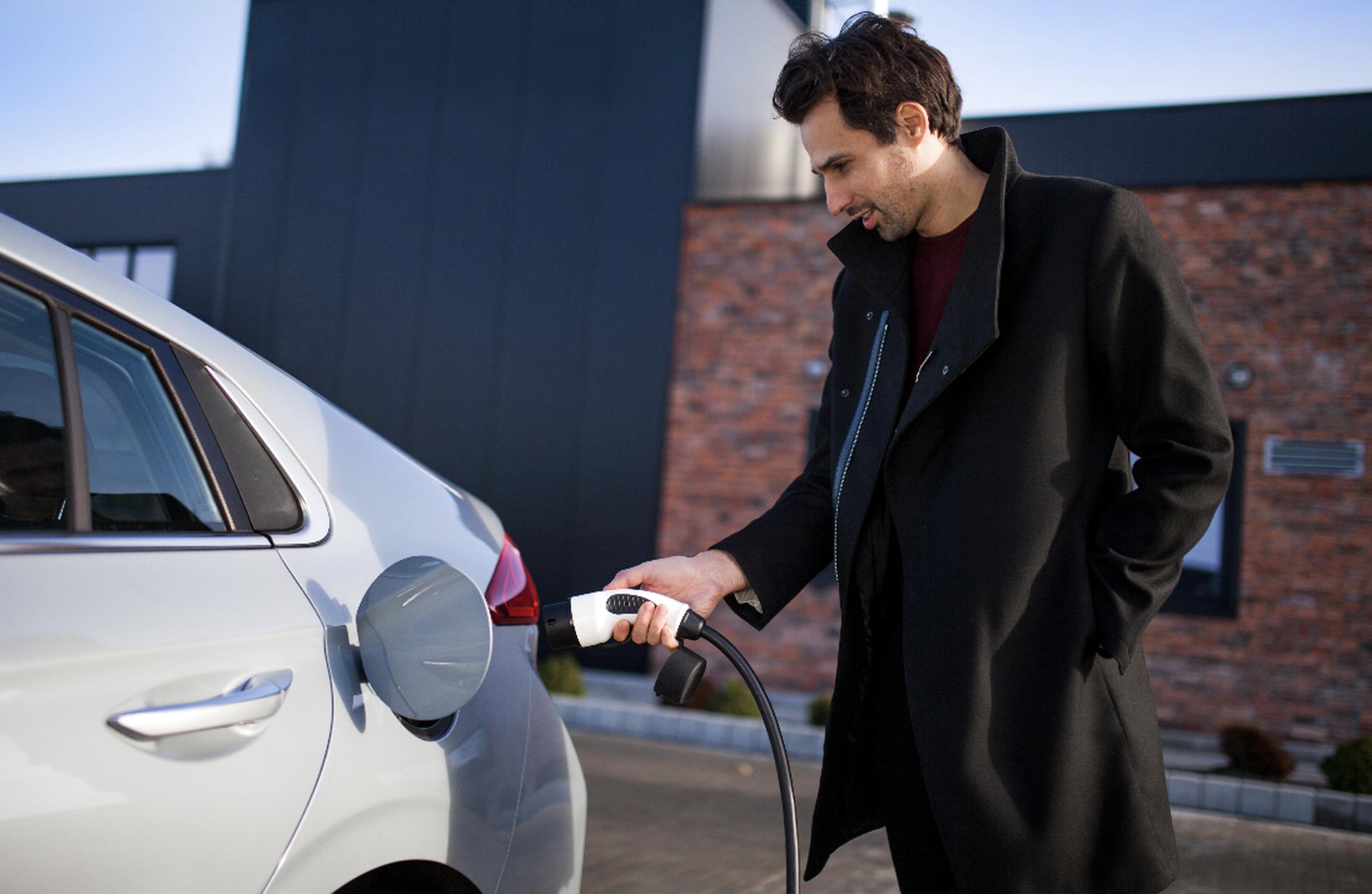 30% of male drivers are likely to take up an EV