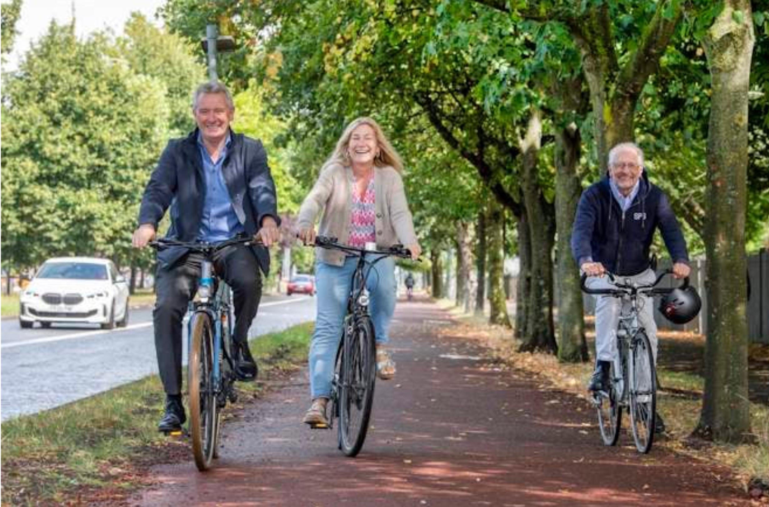 City Mayor Peter Soulsby (right) with Steve Richards, Leicester’s Team Leader for Planning, Development and Transportation and Transport Development Officer Janet Hudson trying out the revived Melton Road cycleway