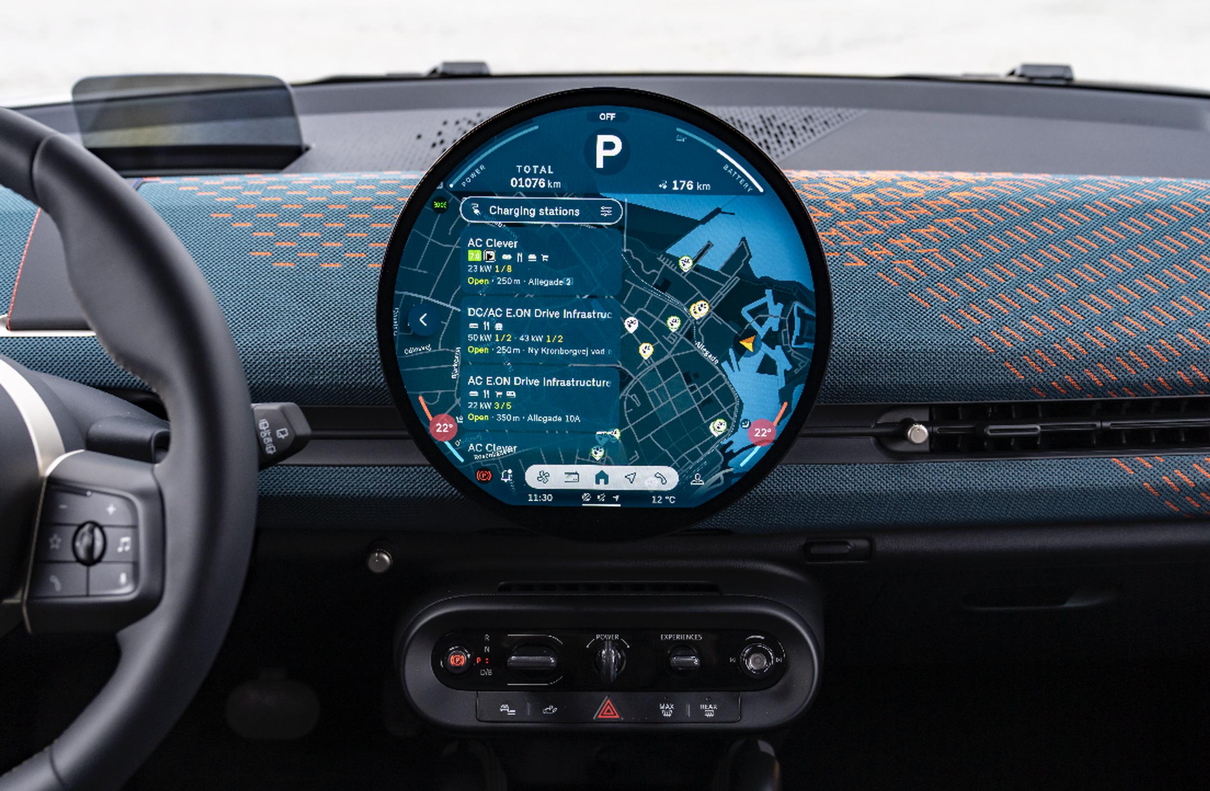 Electric MINI feature a circular in-car OLED screen