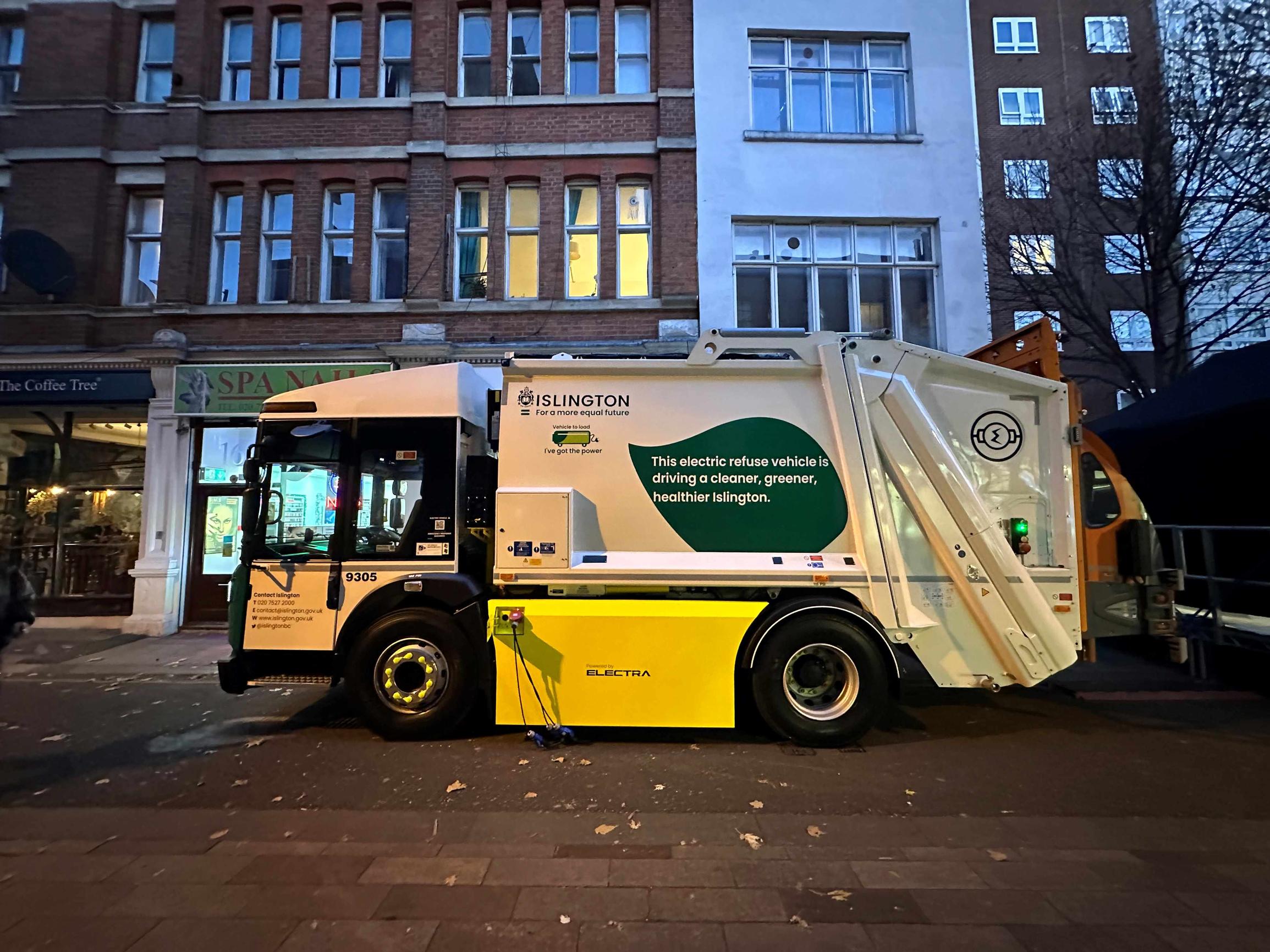 An 26-tonne Electra refuse truck